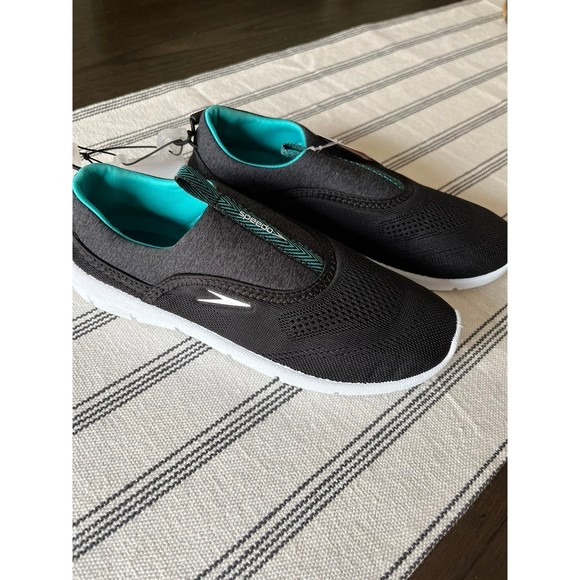 New with tags Speedo Water Shoes size small - Picture 2 of 5